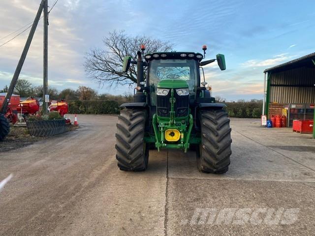 John Deere 6R215 Traktorit