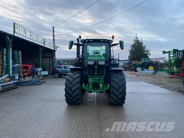 John Deere 6R215 Traktorit