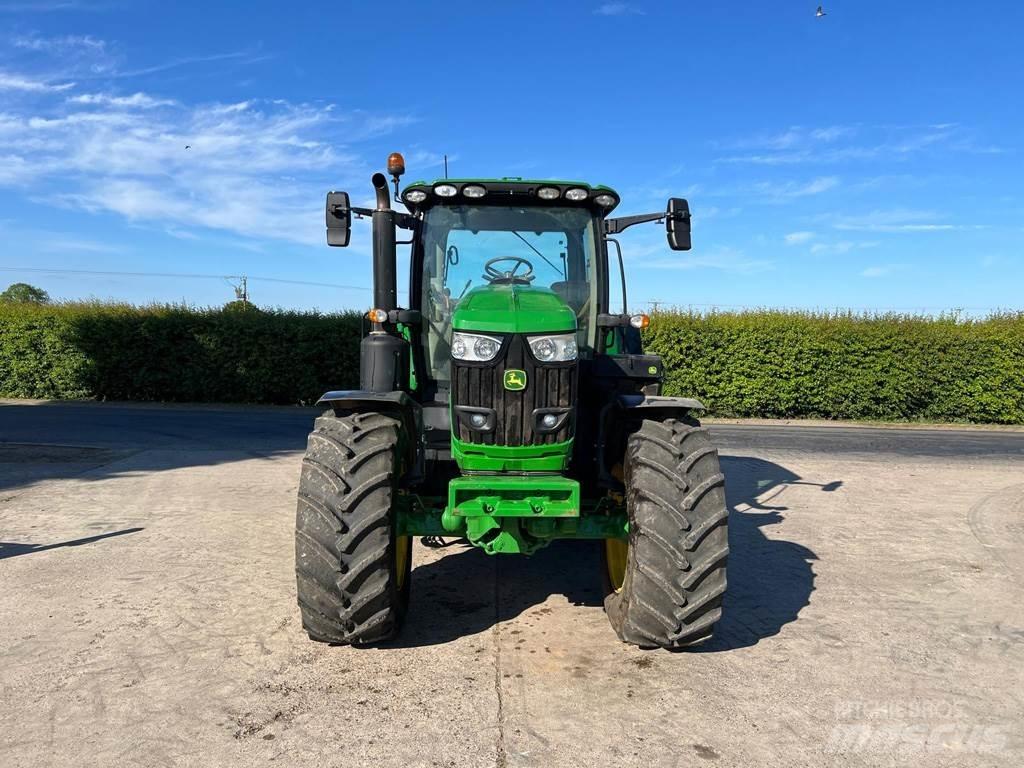 John Deere 6R215 Traktorit