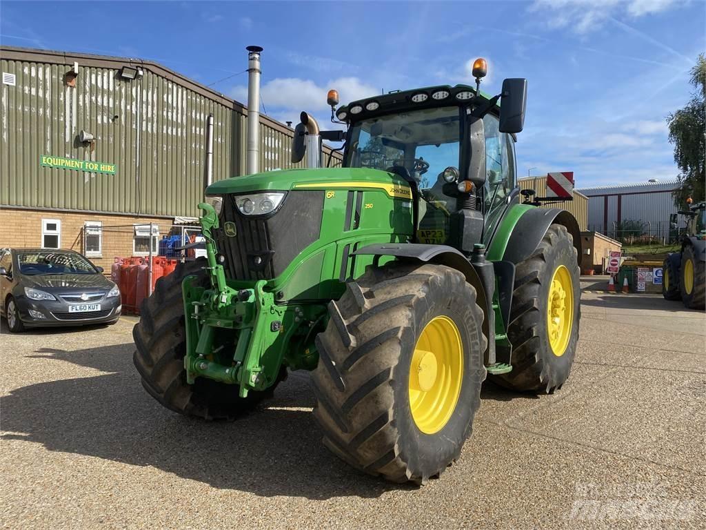 John Deere 6R250 Traktorit