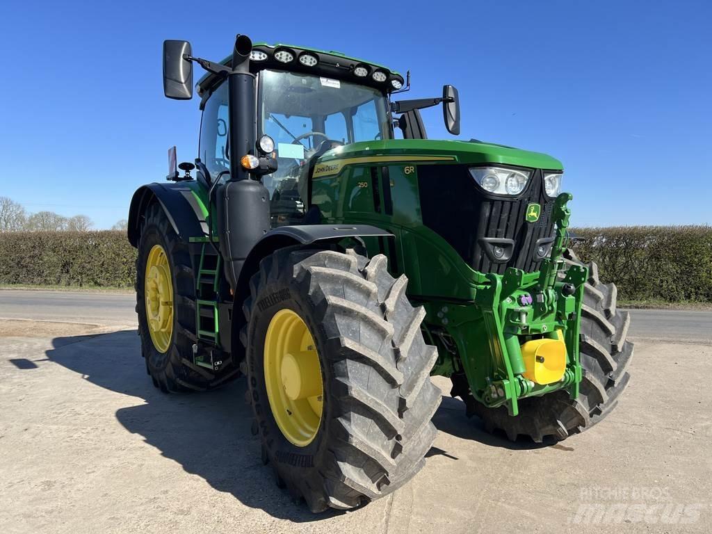 John Deere 6R250 Traktorit