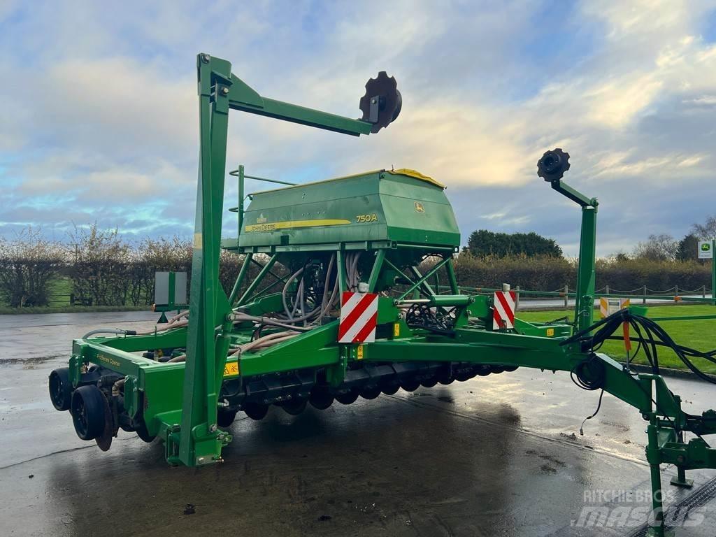 John Deere 750A Kylvökoneet