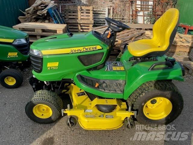 John Deere X750 Traktorit