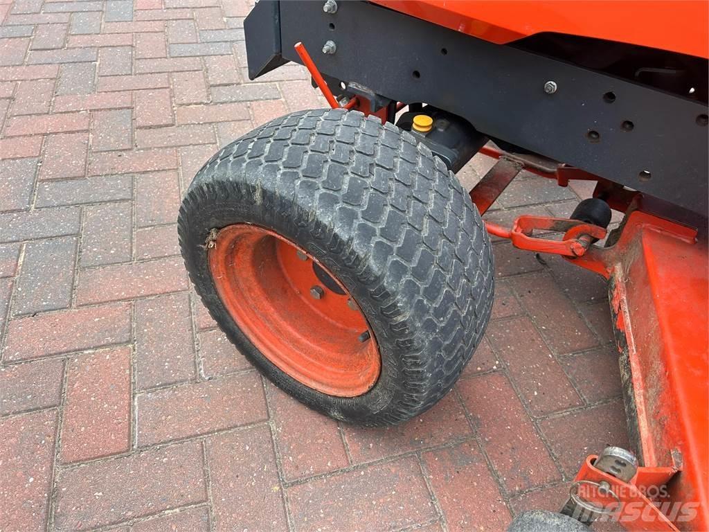 Kubota BX2350 Taajamatraktorit
