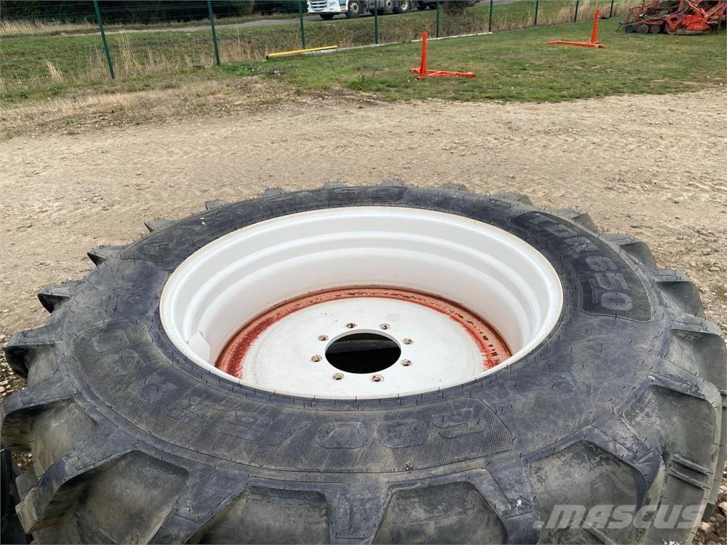 Kuhn 600/65R38 Renkaat ja vanteet