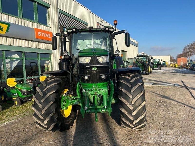 John Deere 6215R Traktorit