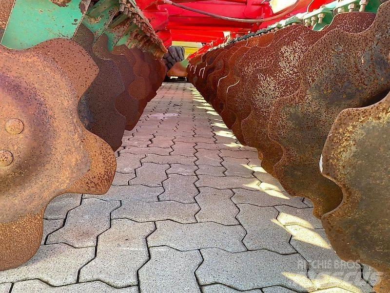 Unia Ursus 500 Kiekkomultaimet ja lautasäkeet