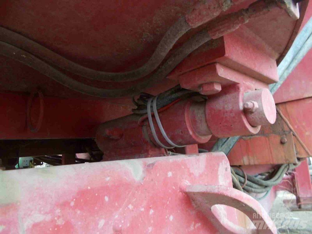  Loewen 1022 Rehuvaunut