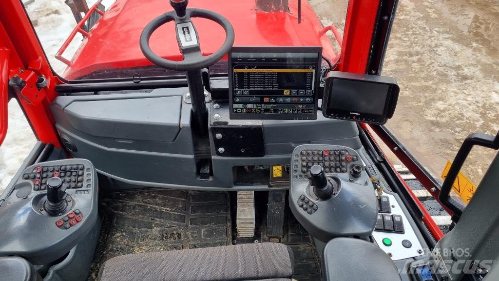 Komatsu 895 Kuormatraktorit