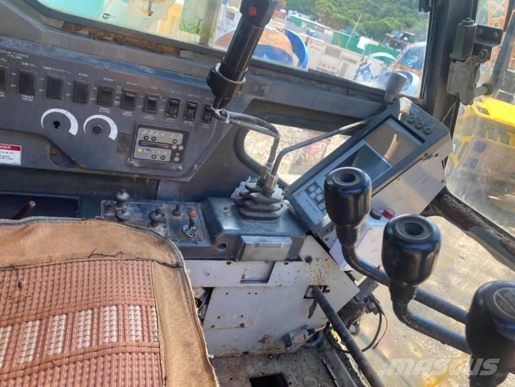 Kobelco CKE 2500 Tela-alustaiset nosturit
