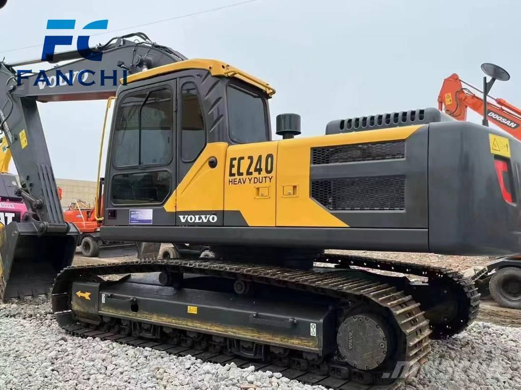 Volvo 240 Telakaivukoneet