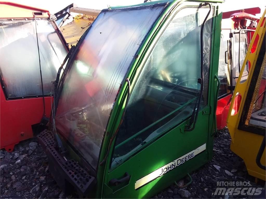 John Deere 1070d Ohjaamo ja sisusta