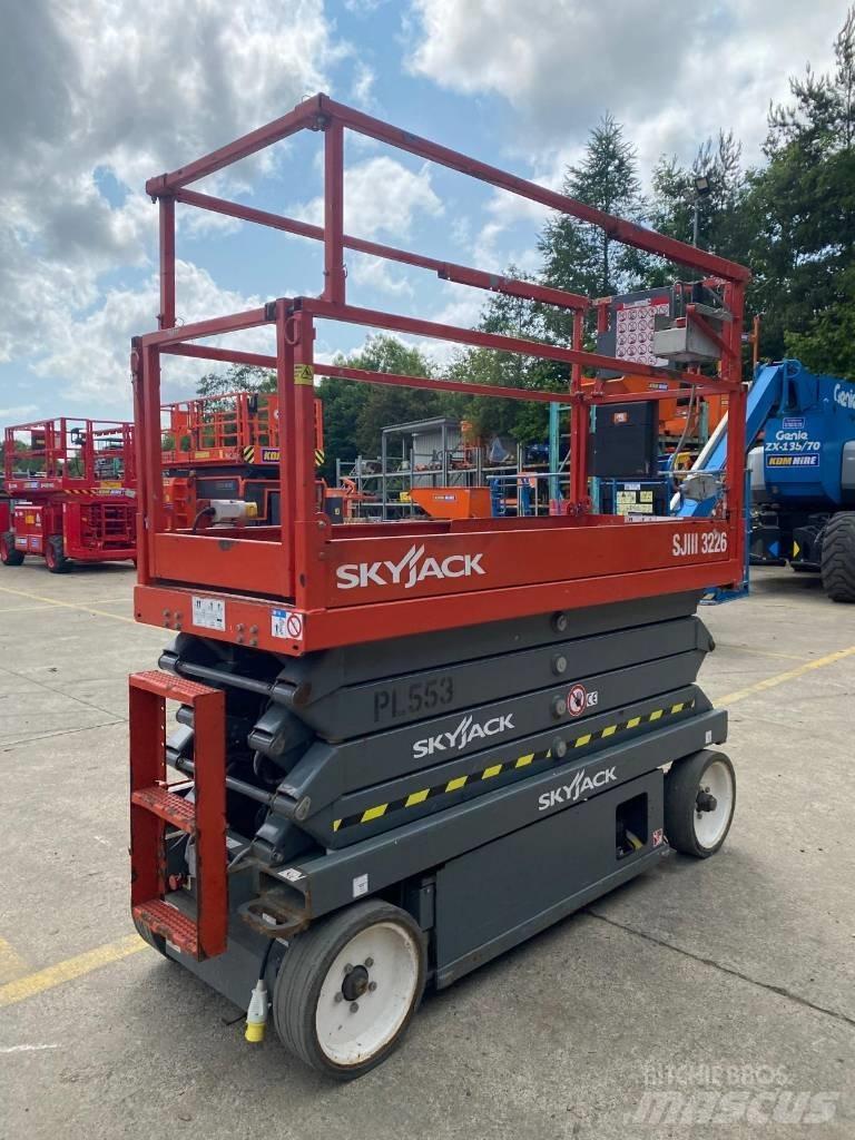 SkyJack SJ 3226 Saksilavat