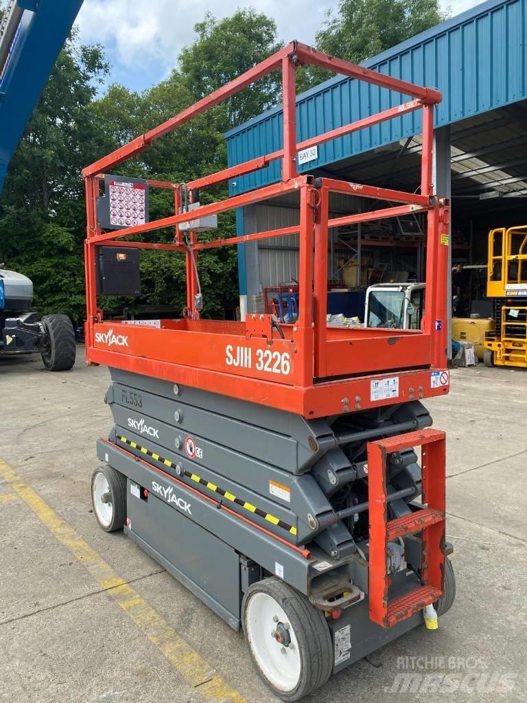 SkyJack SJ 3226 Saksilavat