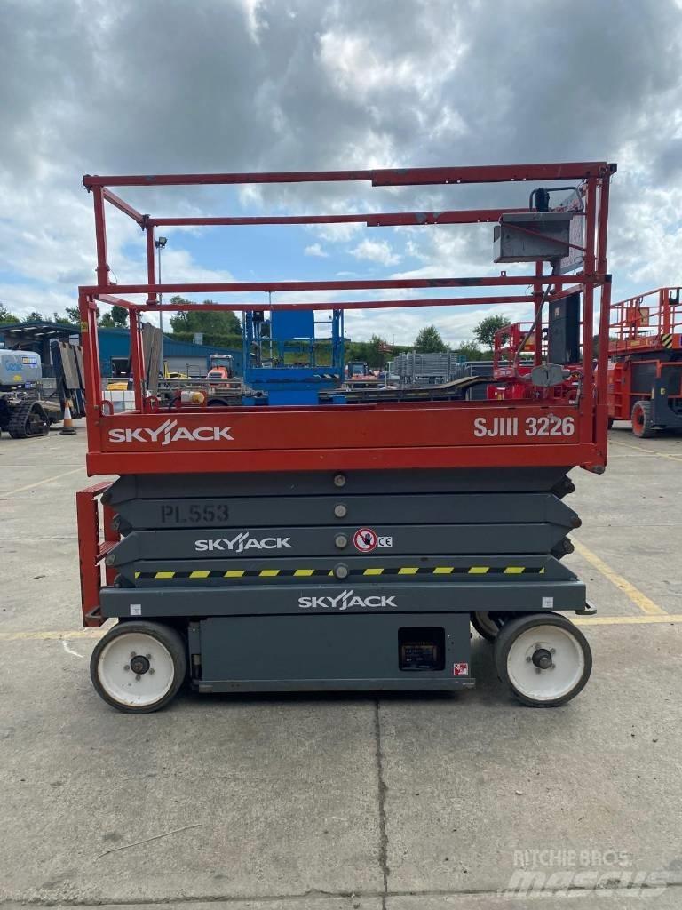 SkyJack SJ 3226 Saksilavat