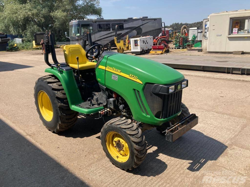 John Deere 3720 Traktorit