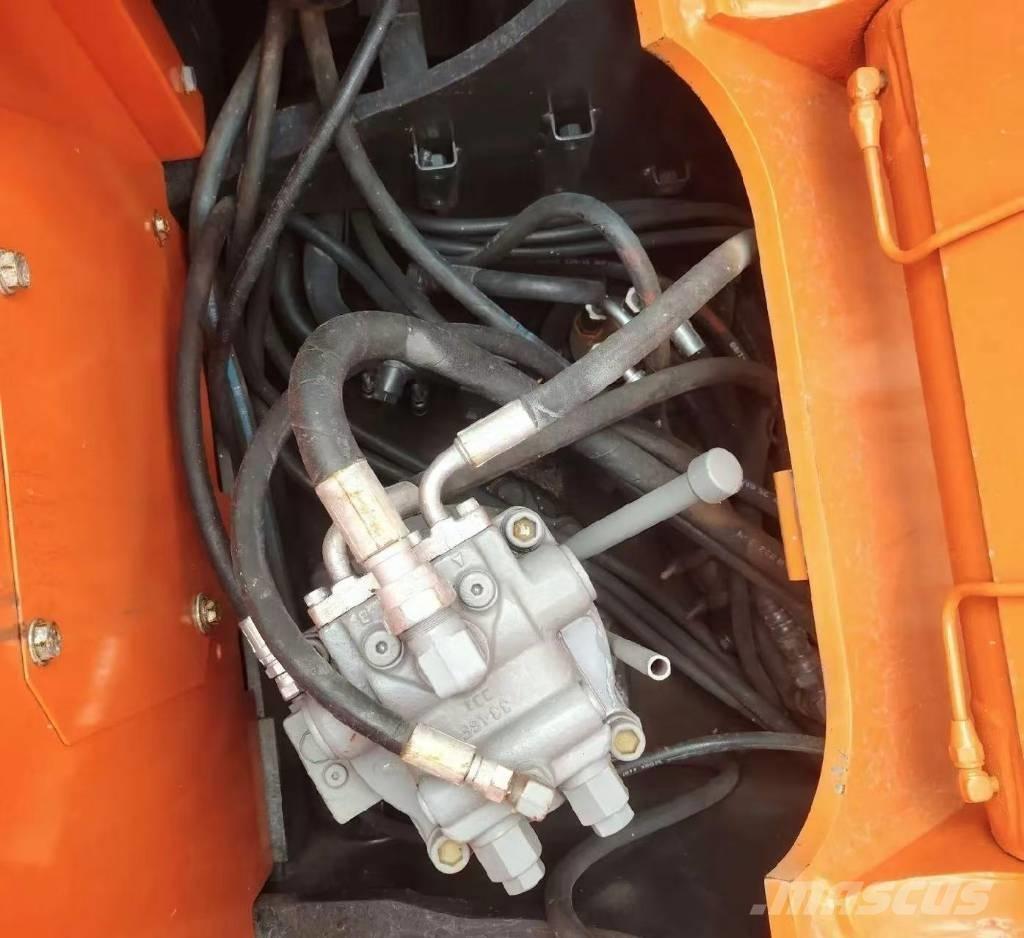 Hitachi 135US-6 Telakaivukoneet