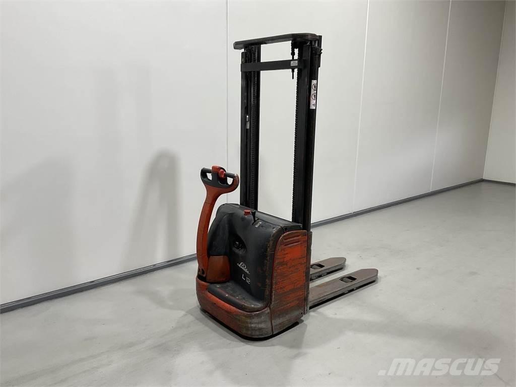 Linde L12 Ajettavat pinoamisvaunut