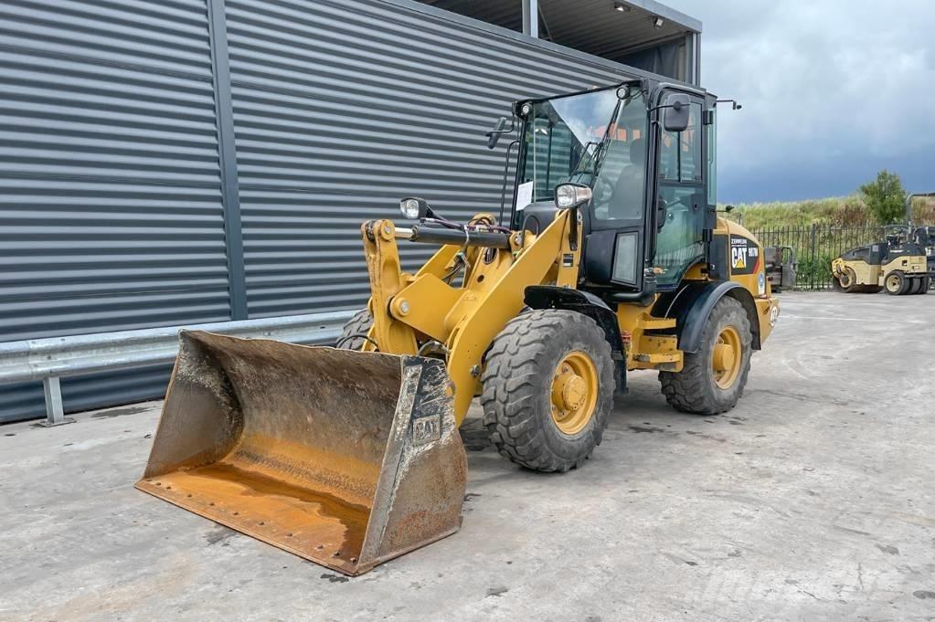 CAT 907M Pyöräkuormaajat