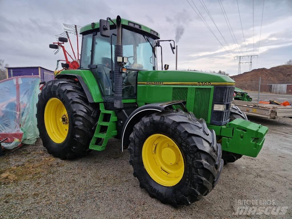 John Deere 7700 Traktorit