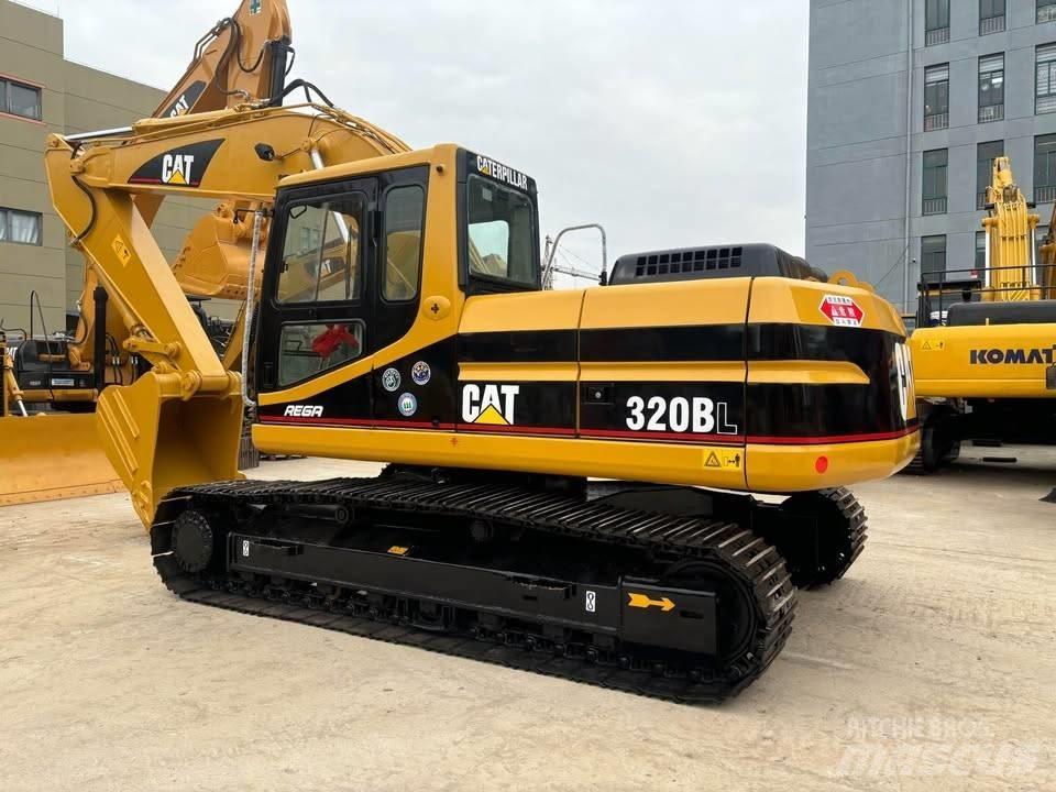 CAT 320 B L Telakaivukoneet