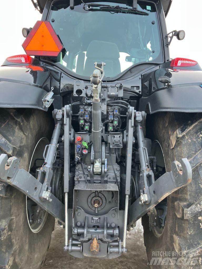 Valtra Q305 Traktorit