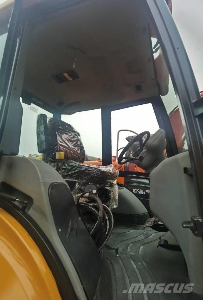 JCB 4 CX Kaivurikuormaajat
