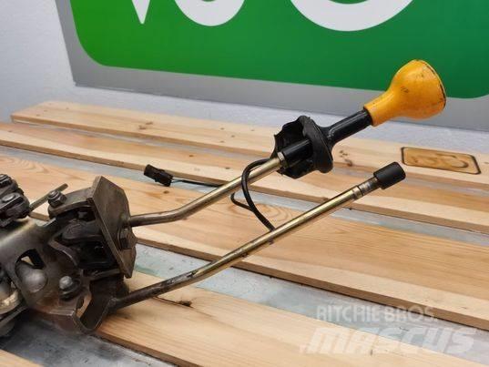 JCB 537-125 joystick Ohjaamo ja sisusta