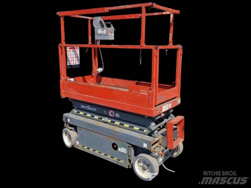 SkyJack SJ III 3215 Saksilavat