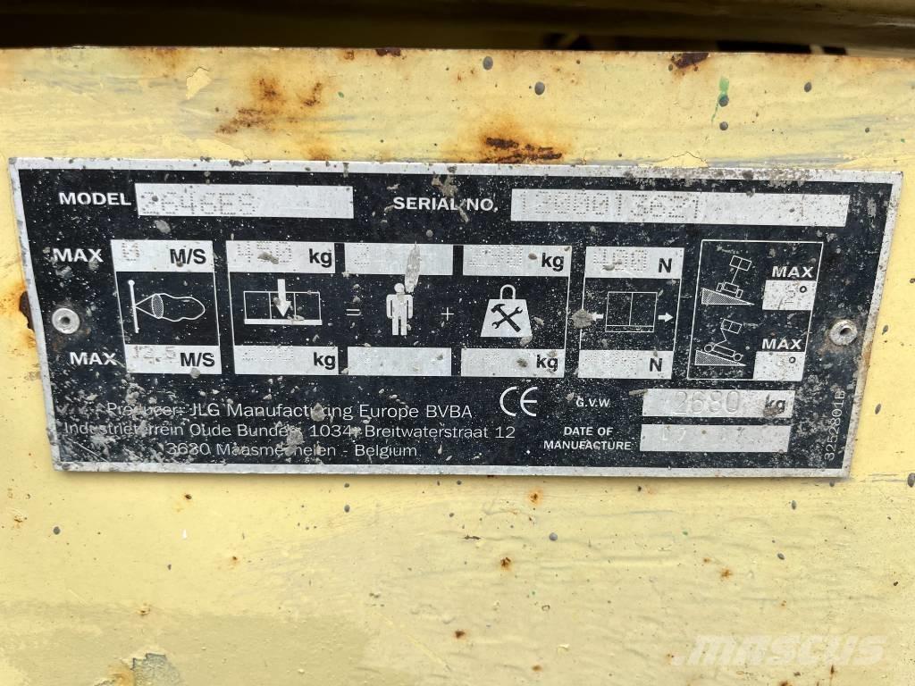 JLG 2646 ES Saksilavat