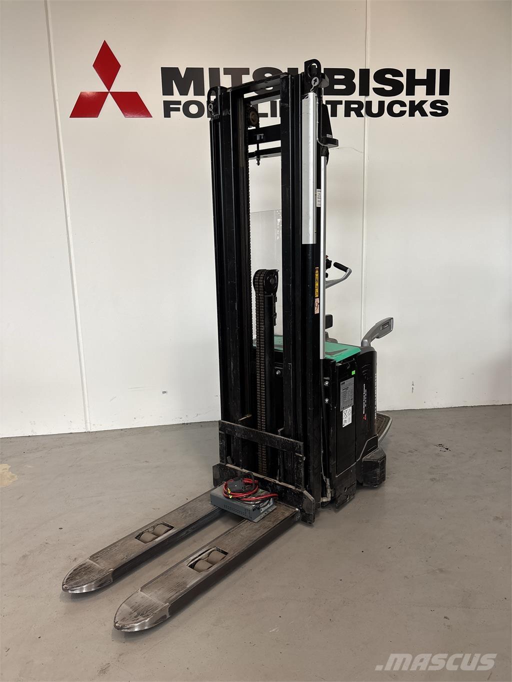 Mitsubishi SBV16N Ajettavat pinoamisvaunut