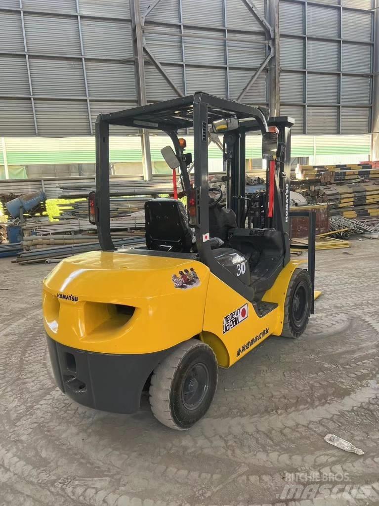 Komatsu FD 30 T-17 Dieseltrukit