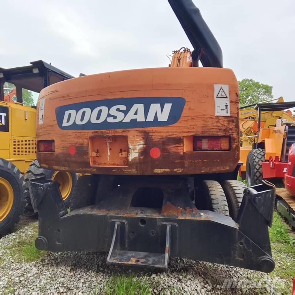 Doosan DH 210 W-7 Pyöräkaivukoneet