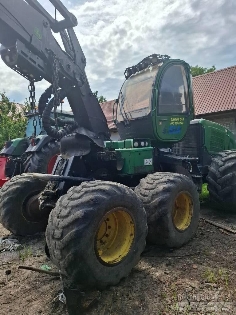 John Deere 1170 E Harvesterit