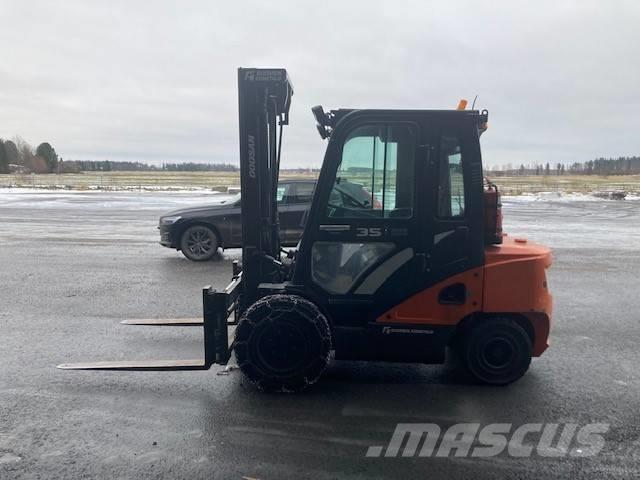 Doosan D35C-7 Dieseltrukit