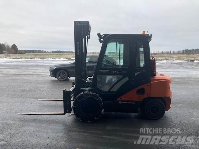 Doosan D35C-7 Dieseltrukit