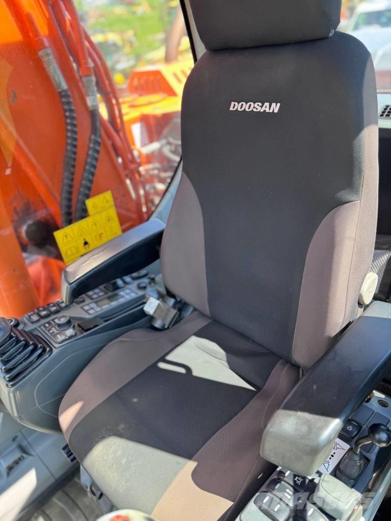 Doosan DX 140 W-3 Pyöräkaivukoneet