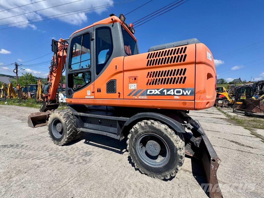 Doosan DX 140 W-3 Pyöräkaivukoneet