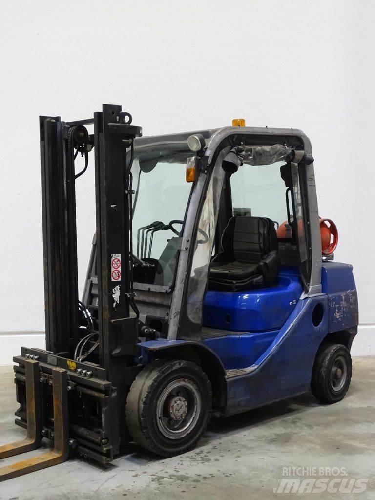 Cesab M325G Nestekaasutrukit