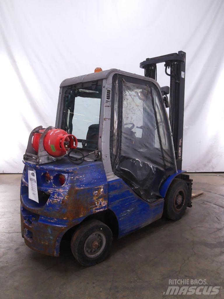 Cesab M325G Nestekaasutrukit