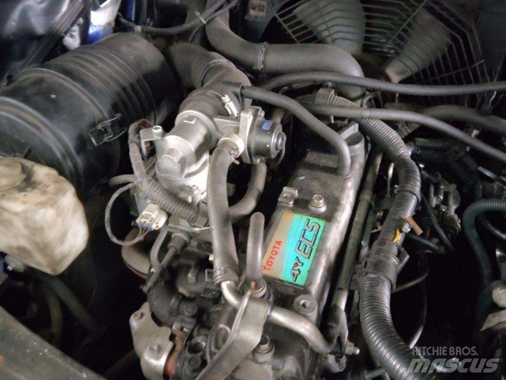 Cesab M325G Nestekaasutrukit