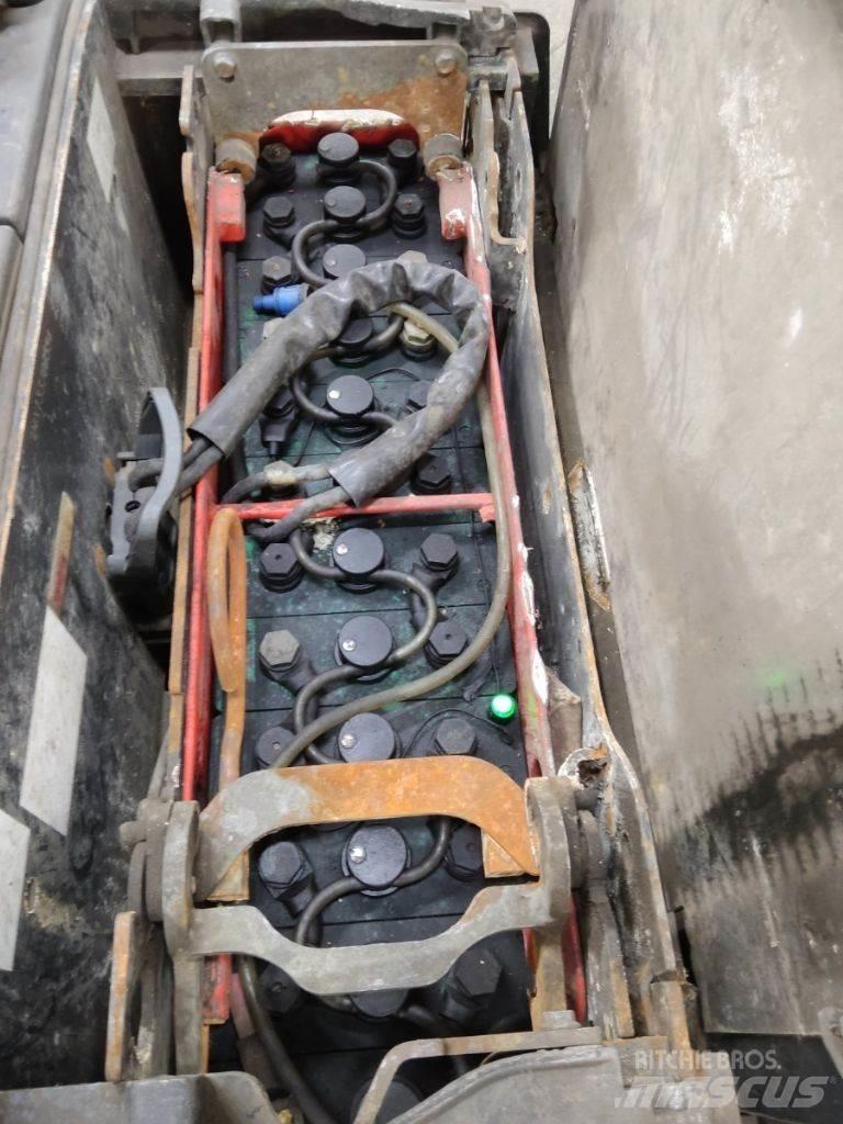 Linde D12P Käyden ajettavat pinoamistrukit