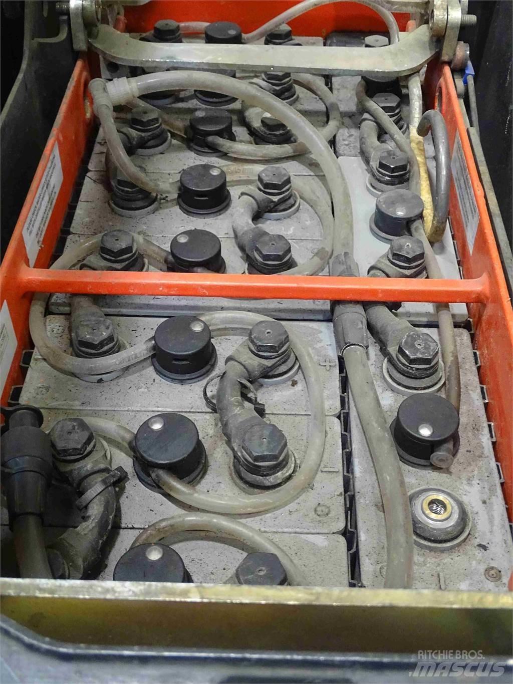 Linde L12LSP Käyden ajettavat pinoamistrukit