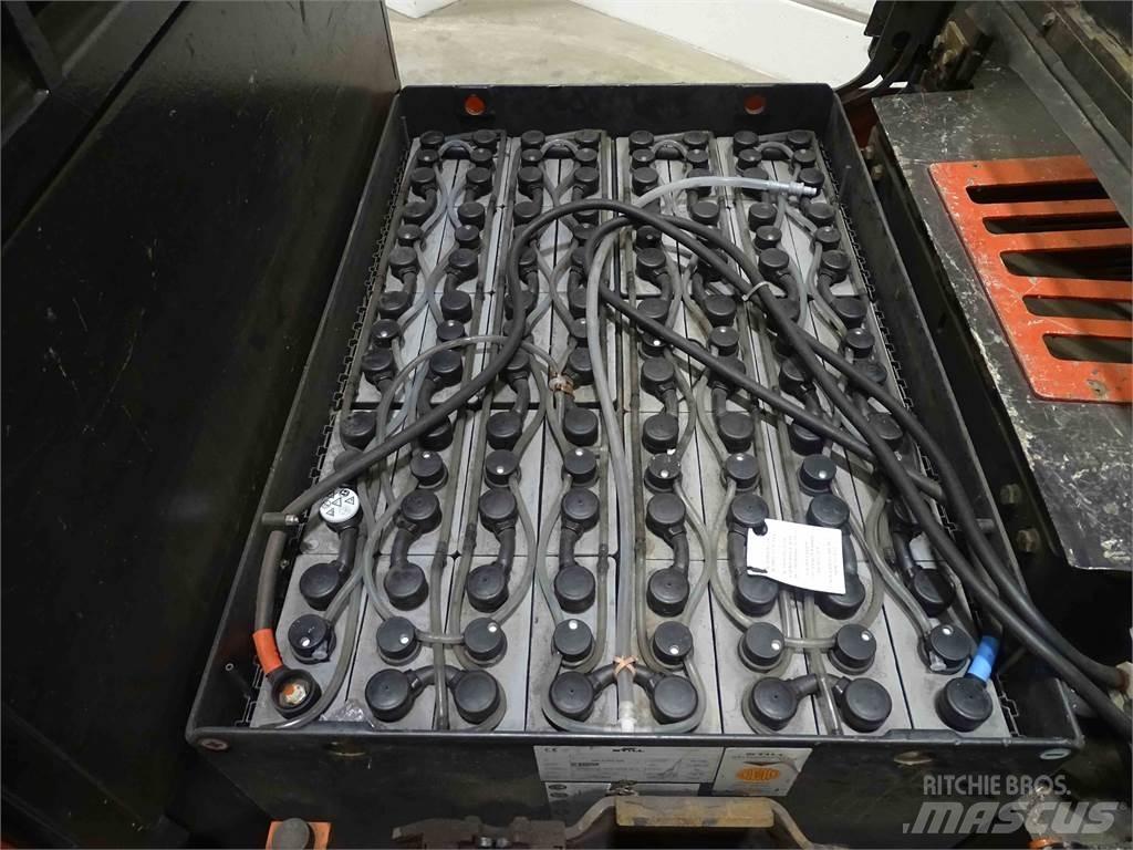 Linde P250 Vetotrukit