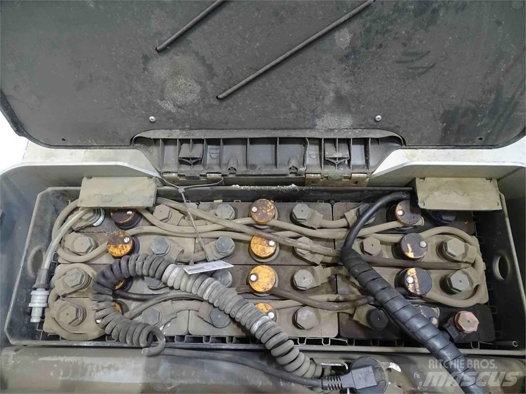 Still FV-XI12 Käyden ajettavat pinoamistrukit