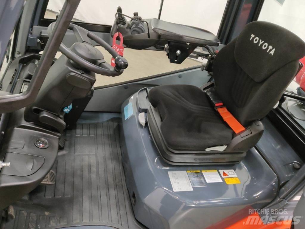 Toyota 02-8FGF30 Nestekaasutrukit