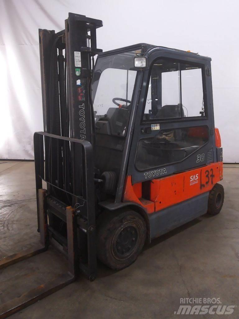 Toyota 7FBMF30 Sähkötrukit