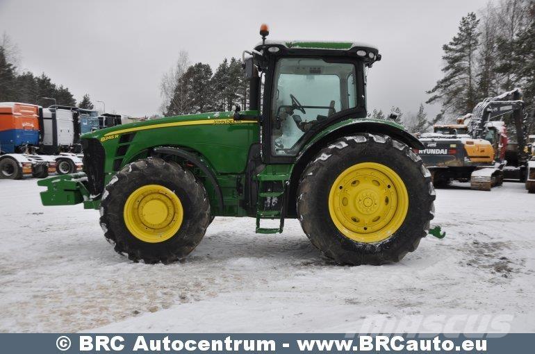 John Deere 8245R Traktorit