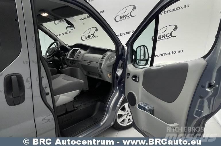 Opel Vivaro Minibussit