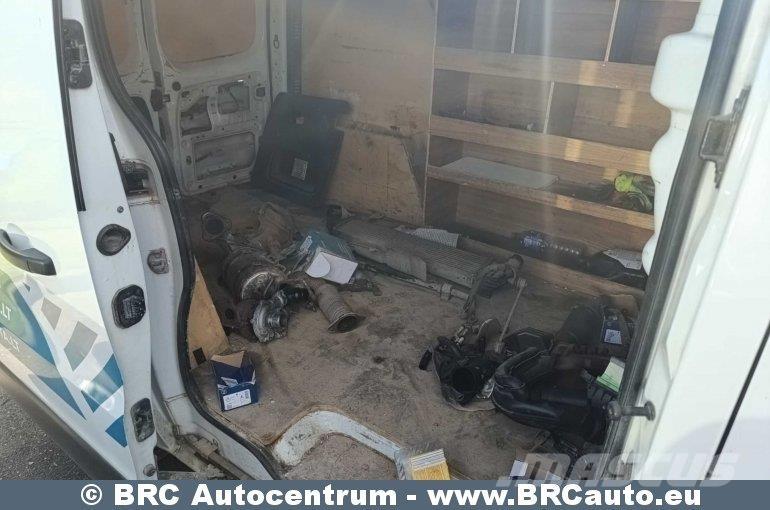 Renault Trafic Jakeluautot